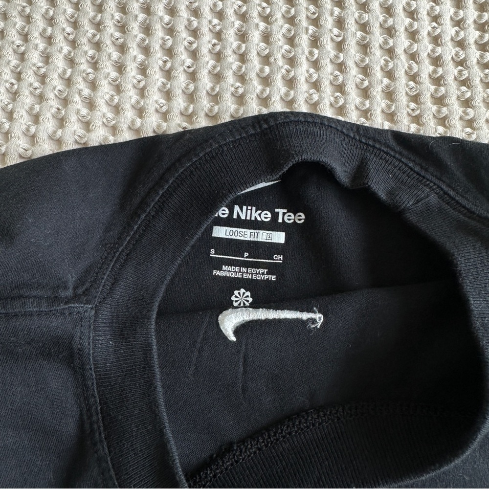 Nike The Nike Tee Loose Fit Size Small - Picture 5 of 6